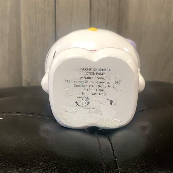 New Hello Kitty In Pink Outfit & Purple Bow Lotion Soap Dispenser Pump By Sanrio - Picture 8 of 9